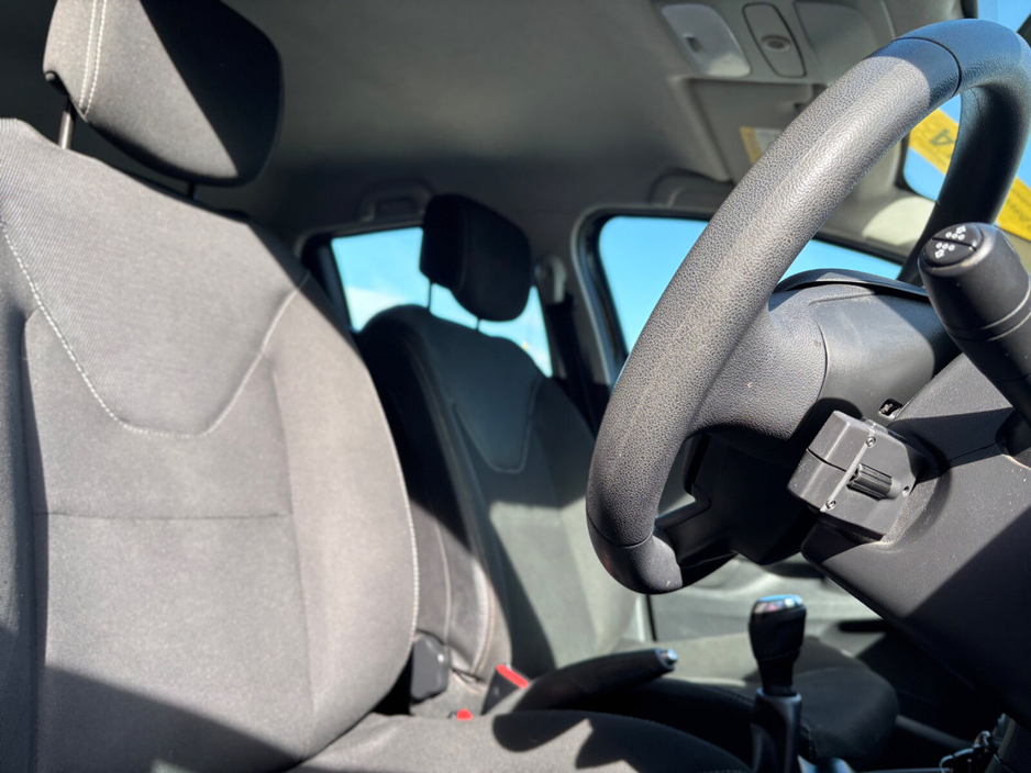 2017 Renault Clio - image 12