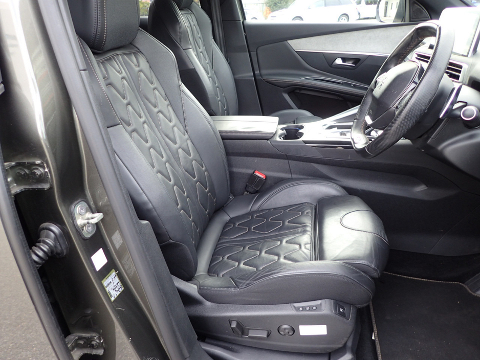 2019 Peugeot 3008 - image 5