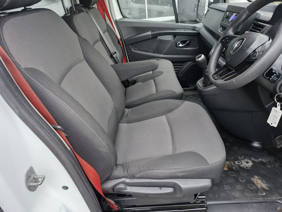 2023 Renault Trafic RED VAN FWD 130 3T1 E6 L2H1 3DR €18,450