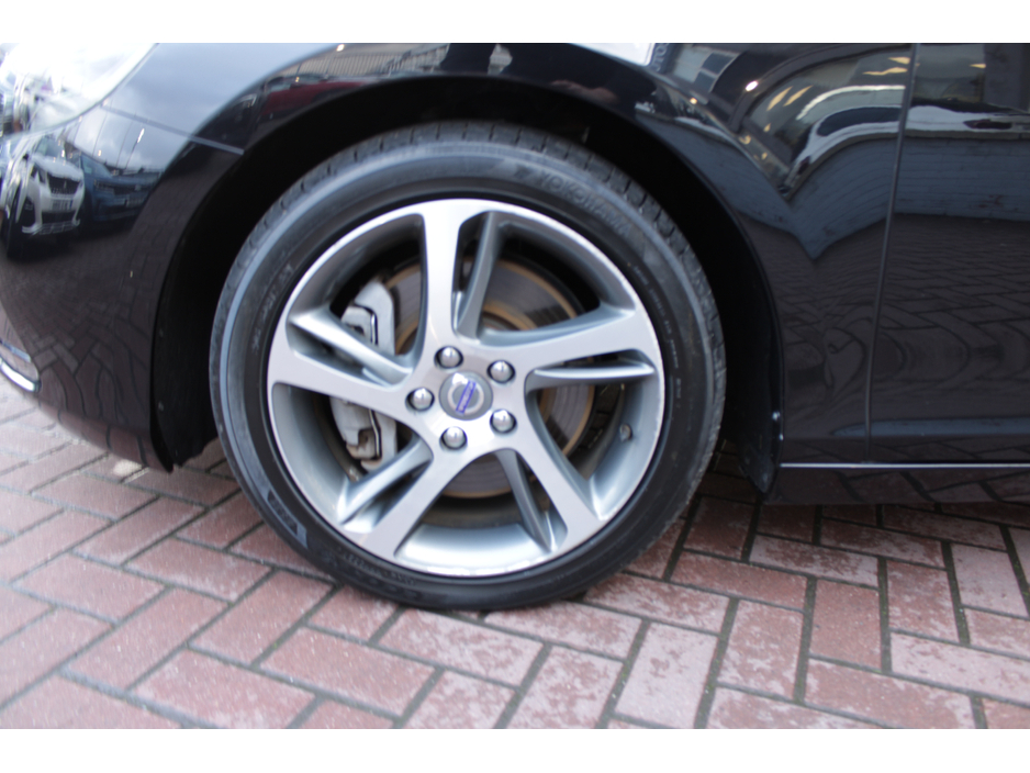 2016 Volvo V40 2.0D4 DYNAMIQUE EDITION 5DR HATCHBACK AUTOMATIC // 1 OWNER CAR WITH ONLY 56,000 KMS IN AS NEW CONDITION // BUY WITH CONFIDENCE AA AND SIMI APPROVED DEALER 2026 // FINANCE ARRANGED // TRADE INS WELCOME €15,950