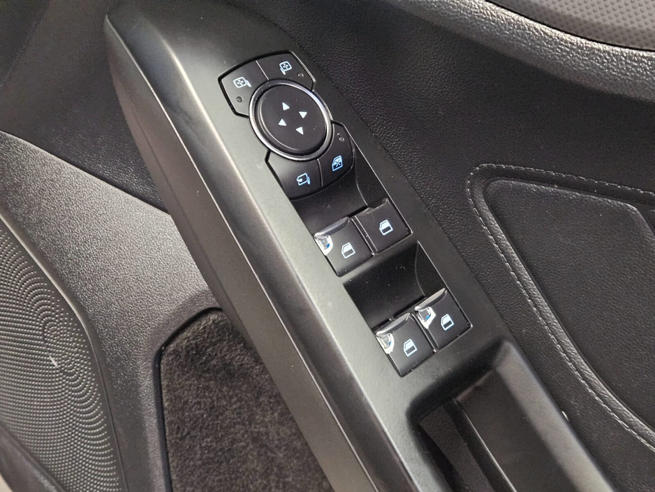 2019 Ford Focus - image 7