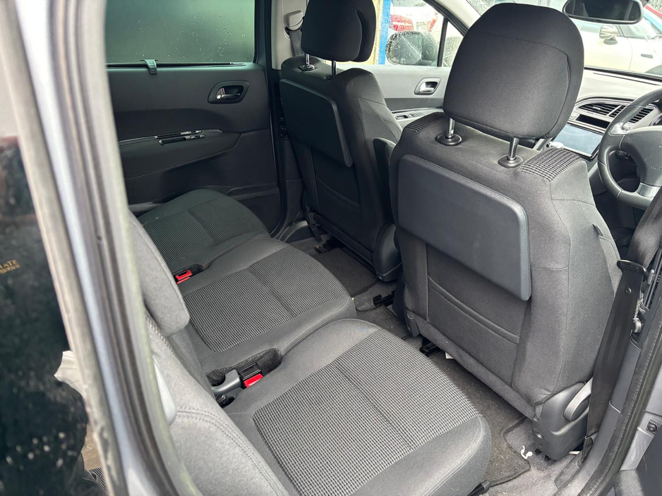 2014 Peugeot 5008 - image 5