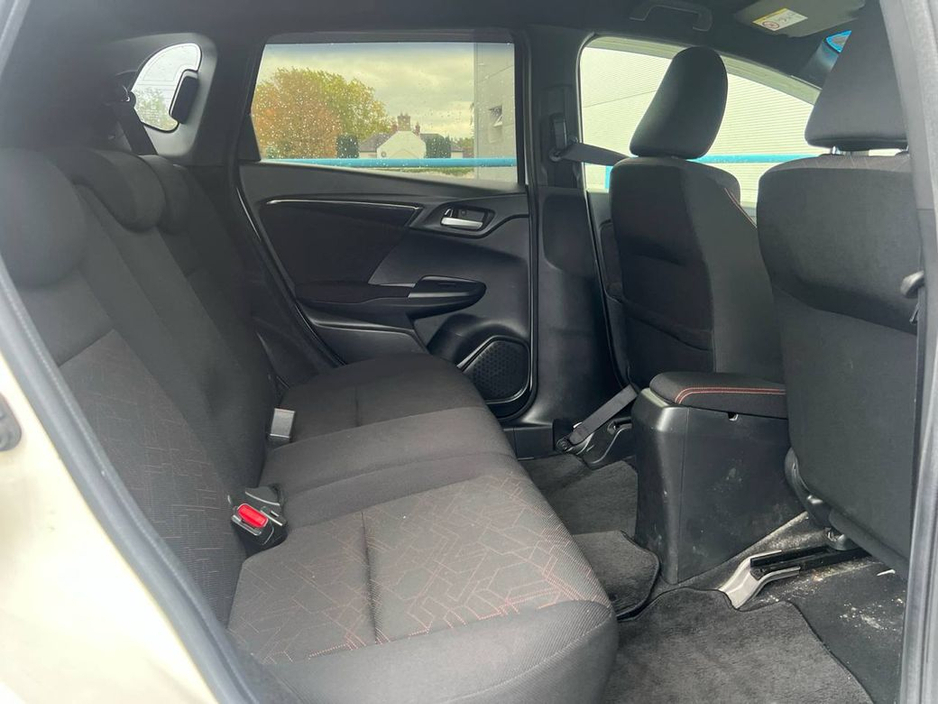 2016 Honda Fit - image 8