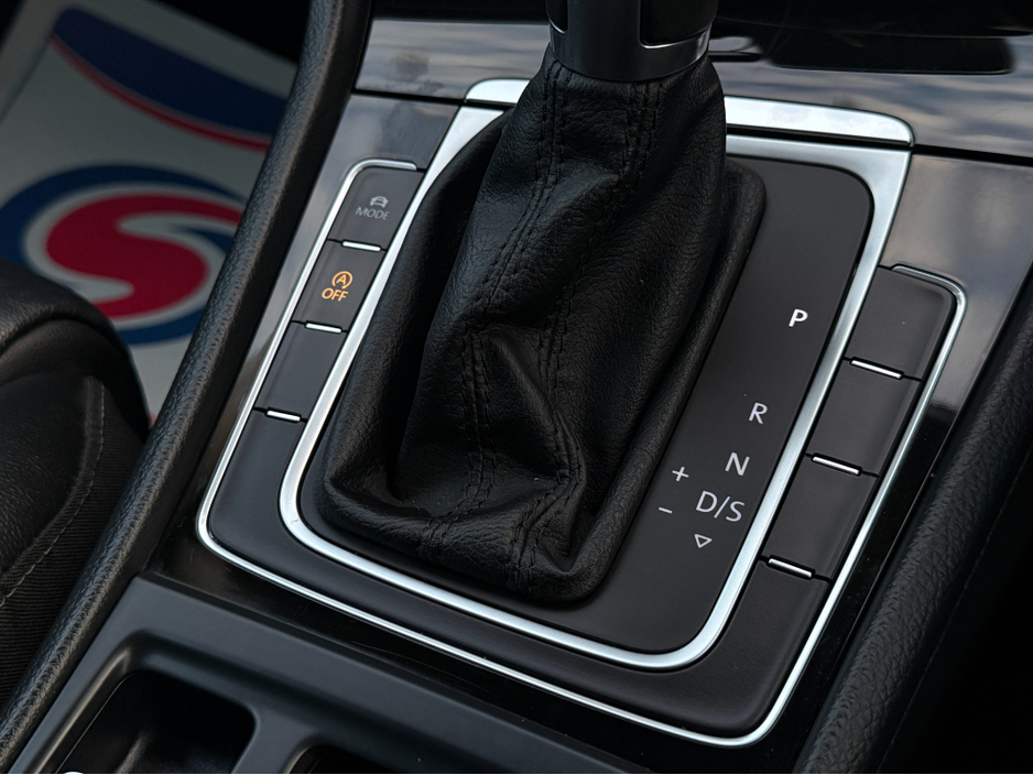 2014 Volkswagen Golf - image 11