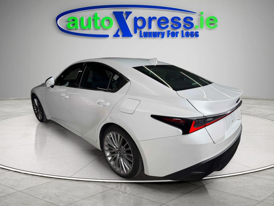 2023 Lexus IS 300 h - image 9