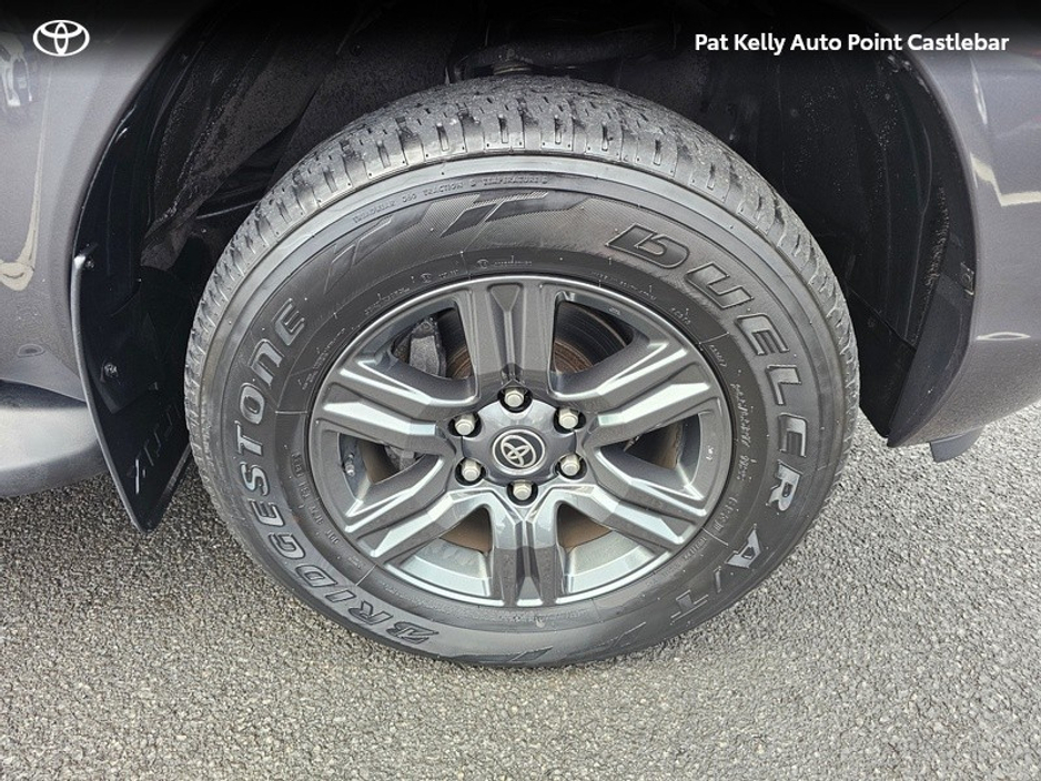 2024 Toyota Hilux - image 17