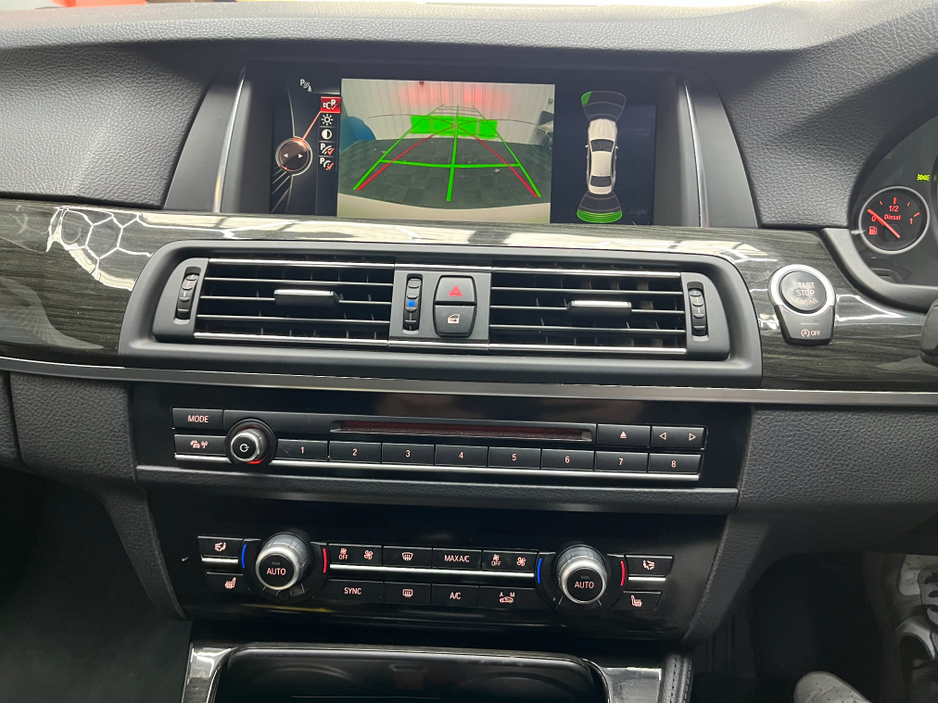 2017 BMW 5 Series - image 25