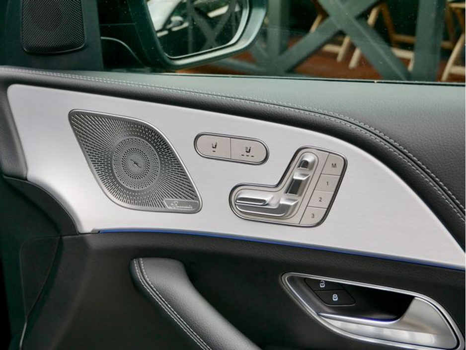 2025 Mercedes-Benz GLE Class - image 18