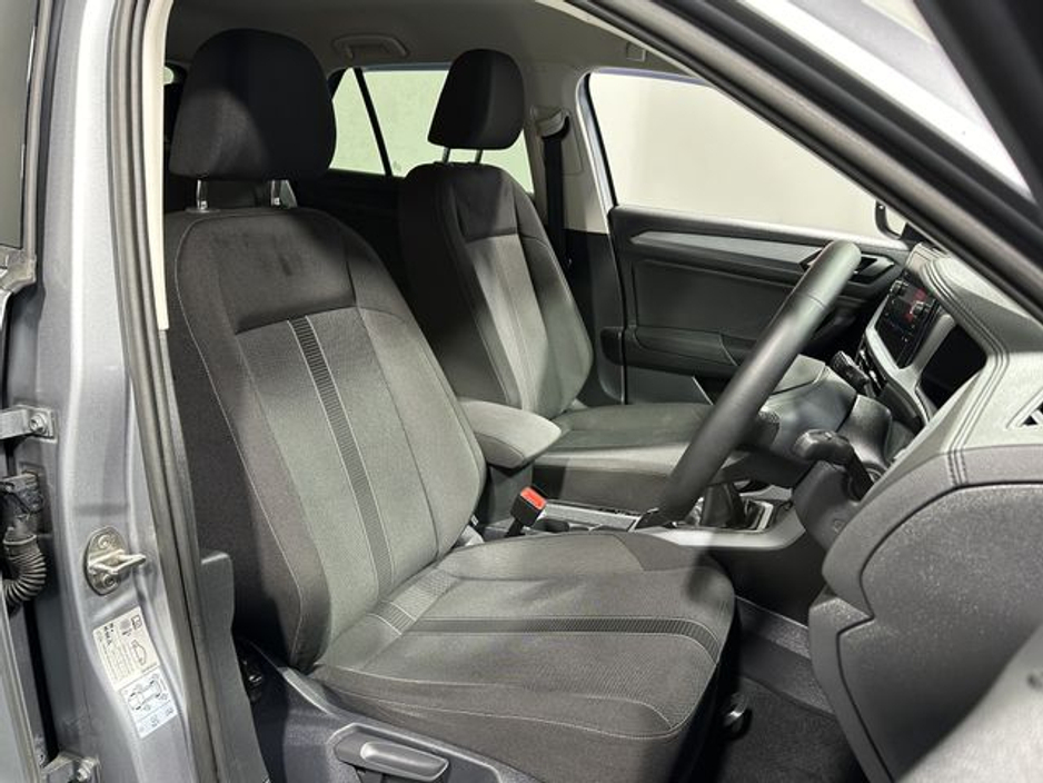 2025 Volkswagen T-Roc - image 10