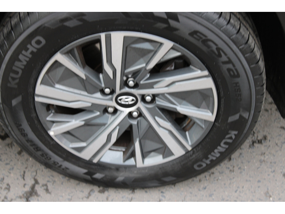 2022 Hyundai Tucson - image 9