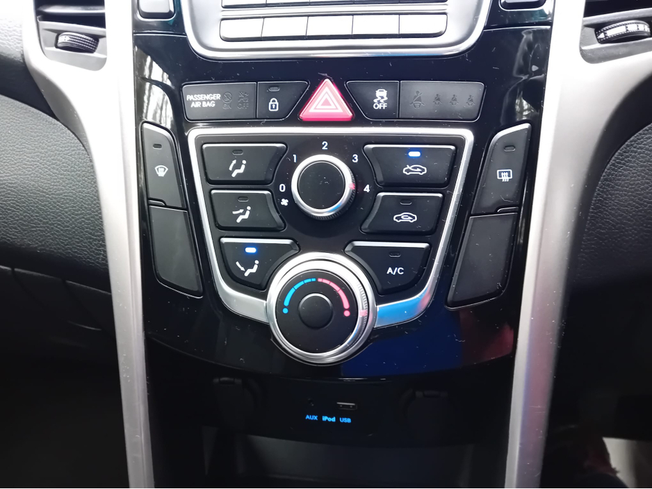 2015 Hyundai i30 - image 18