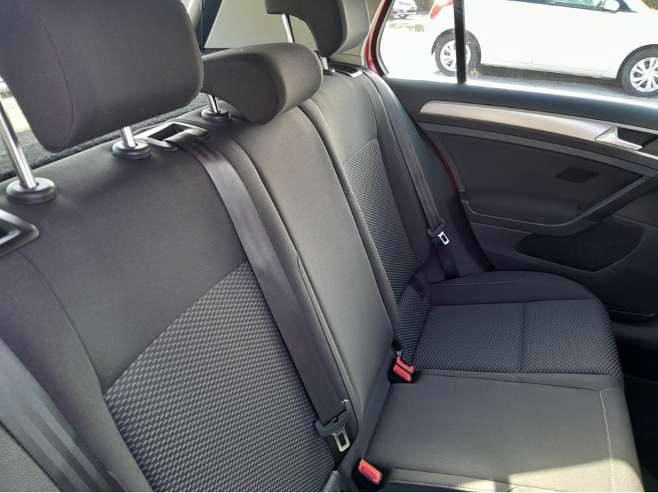 2018 Volkswagen Golf - image 18