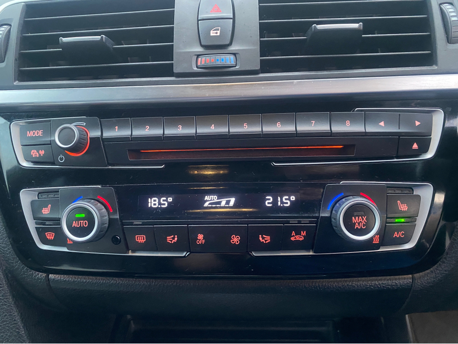 2018 BMW 3 Series - image 17