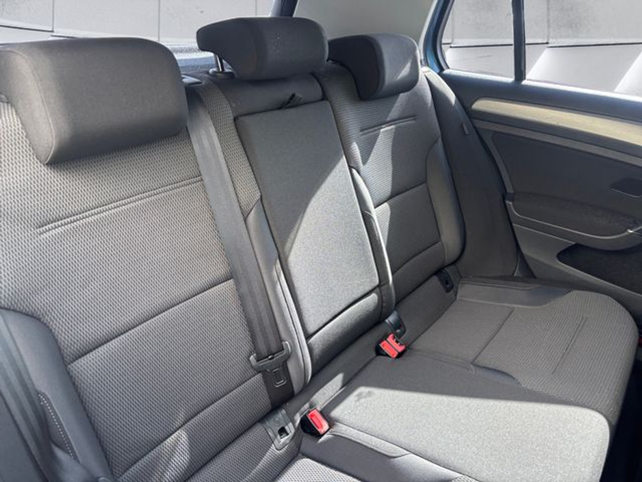 2015 Volkswagen Golf - image 13