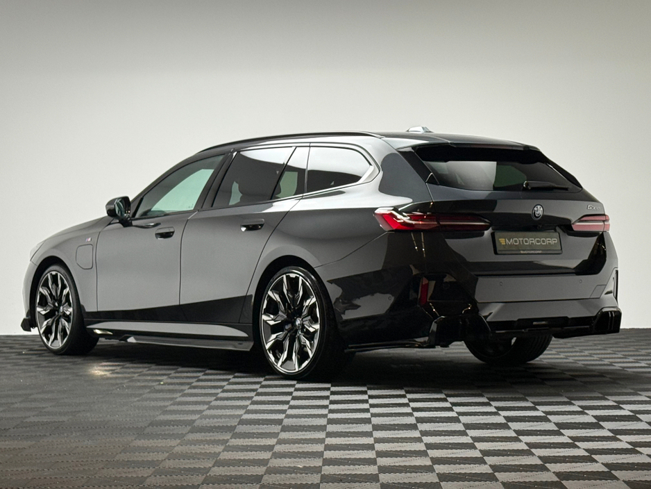 2025 BMW 5 Series - image 5