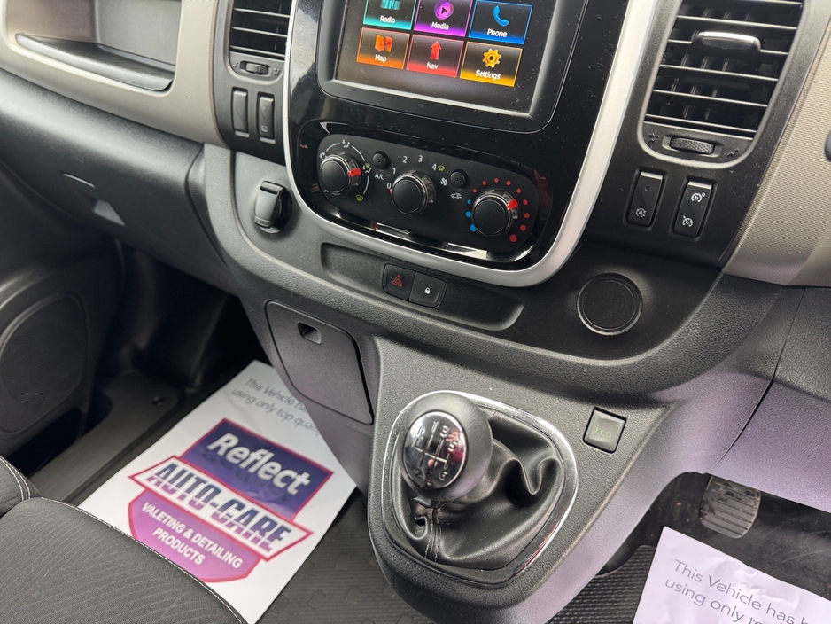 2019 Renault Trafic - image 11