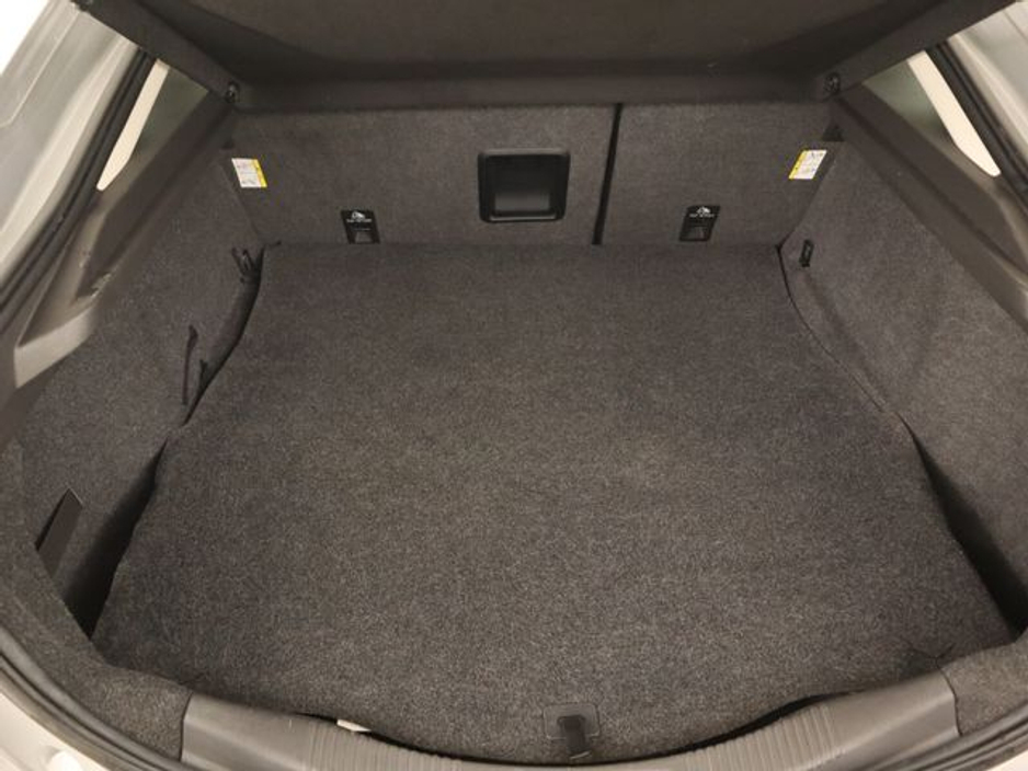 2020 Ford Mondeo - image 15