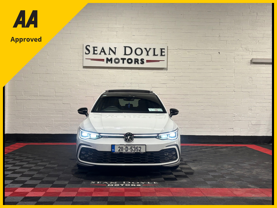 2021 Volkswagen Golf - image 3