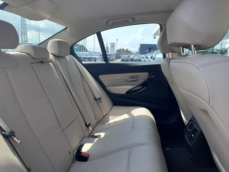 2017 BMW 3 Series 318d SE Saloon €21,995