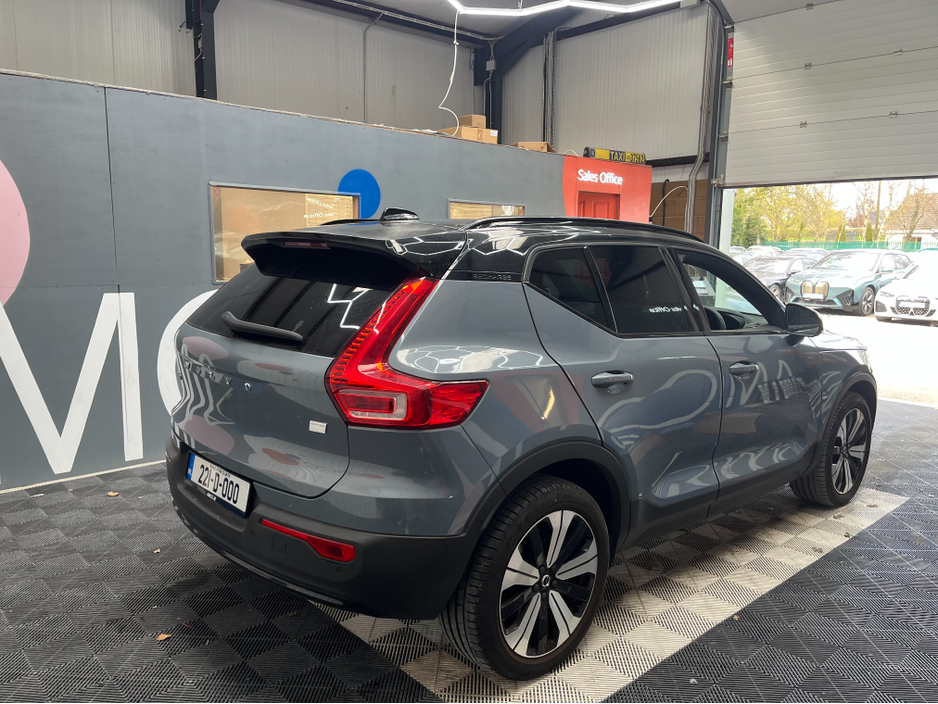 2022 Volvo XC40 - image 2