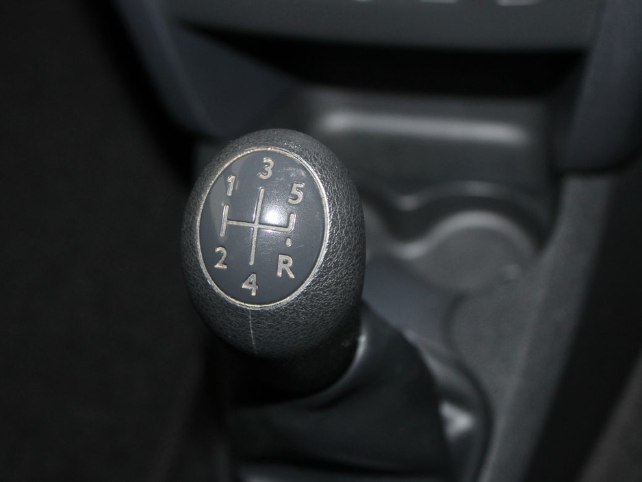 2017 Dacia Sandero - image 18