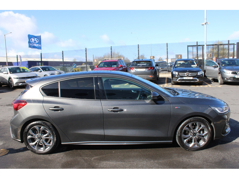 2024 Ford Focus - image 6