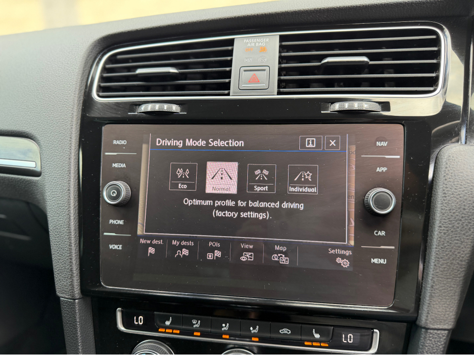 2017 Volkswagen Golf - image 17