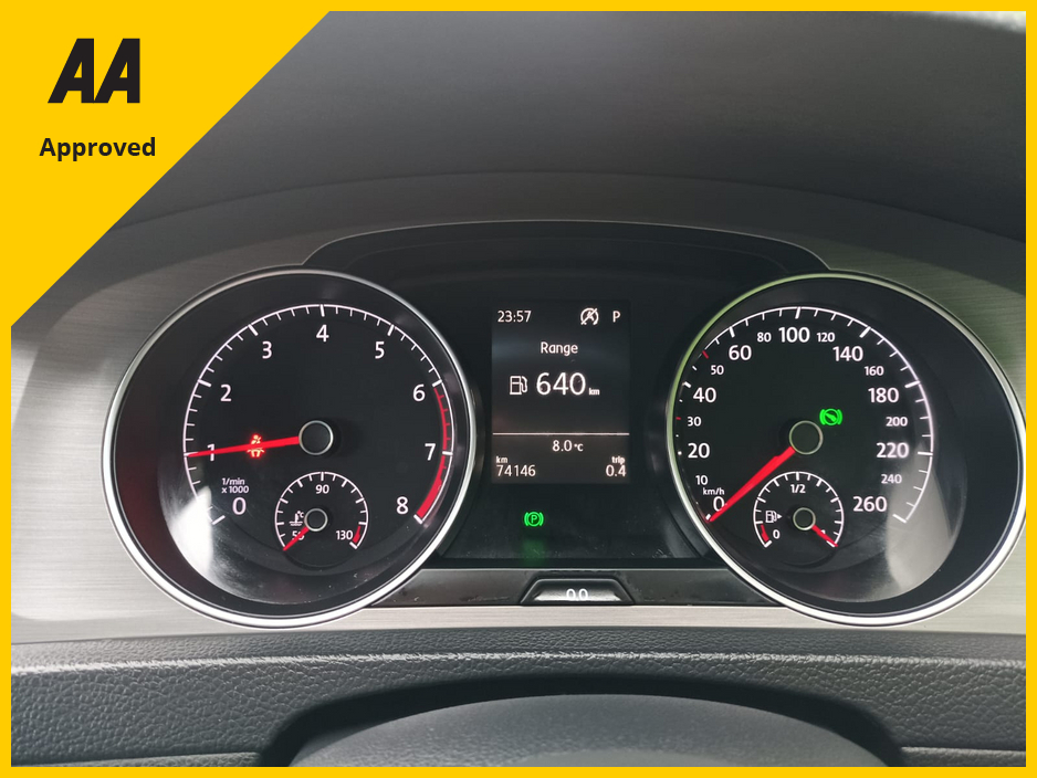 2017 Volkswagen Golf 1.2 TSI COMFORTLINE PLUS COMPREHENSIVE SERVICE HISTORY (9 STAMPS) ONLY 74,146kms FACTORY IMMOBILISER PUSH BUTTON START PROXIMITY KEY MULTI-FUNCTION STEERING WHEEL ALLOY WHEELS NCT ROADTAX €17,695