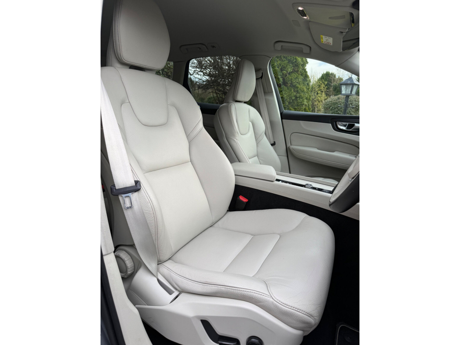 2021 Volvo XC60 - image 15