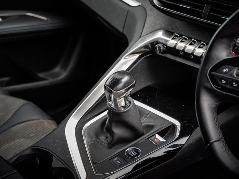 2022 Peugeot 5008 - image 7