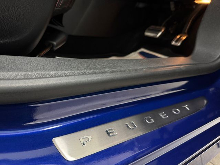 2020 Peugeot 308 - image 21