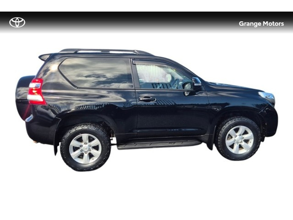 2016 Toyota Landcruiser - image 3