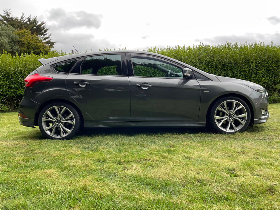 2017 Ford Focus - image 7