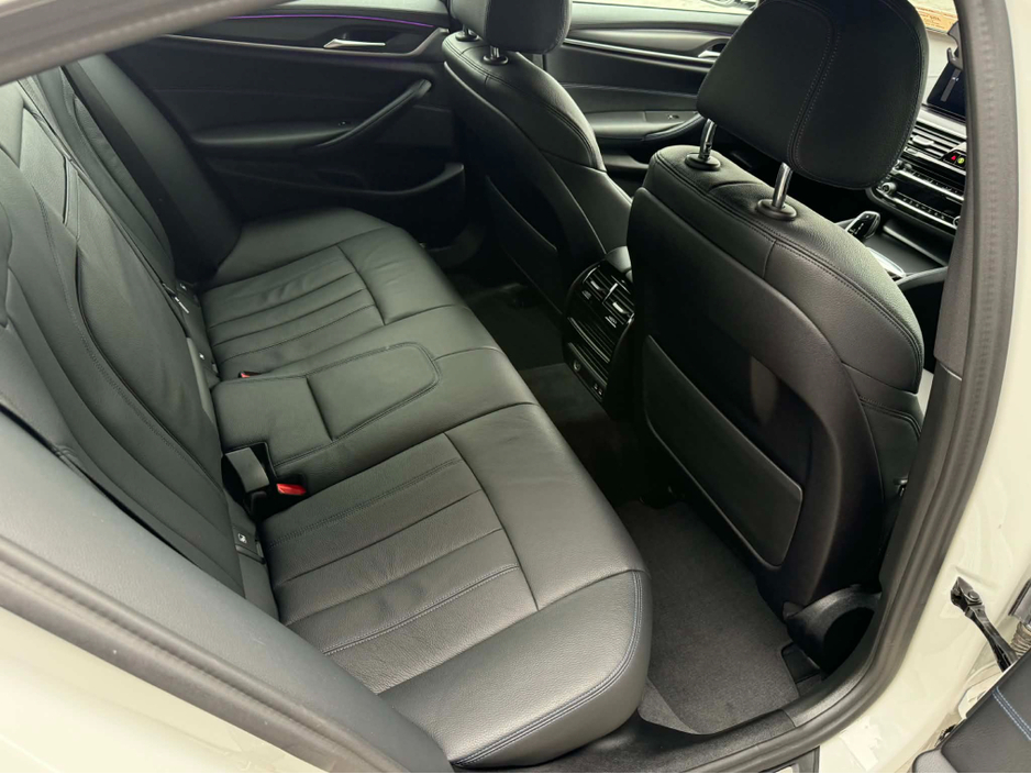 2022 BMW 5 Series - image 14