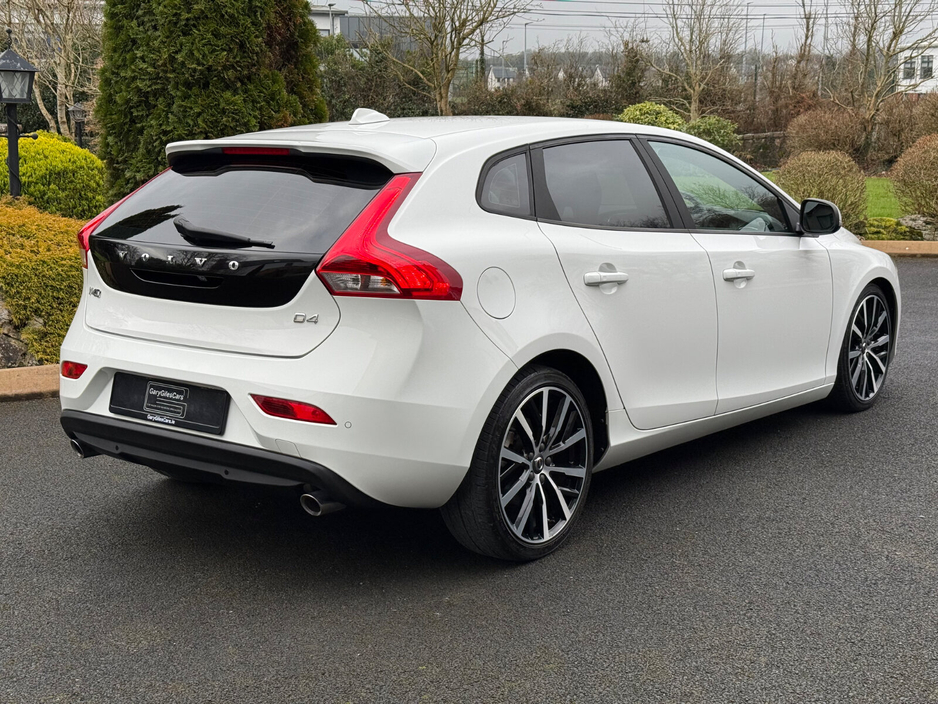 2018 Volvo V40 D2 (120hp) Momentum Edition Geartronic