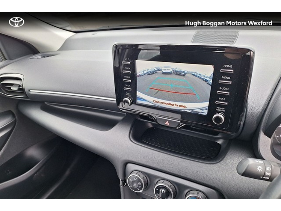 2021 Toyota Yaris - image 12