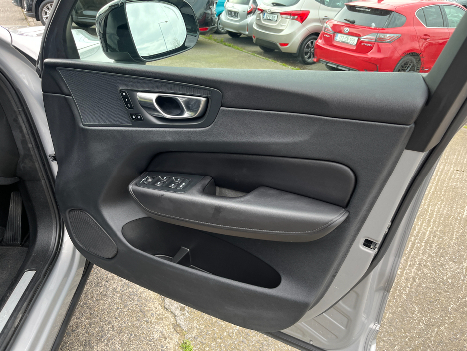 2023 Volvo XC60 - image 13