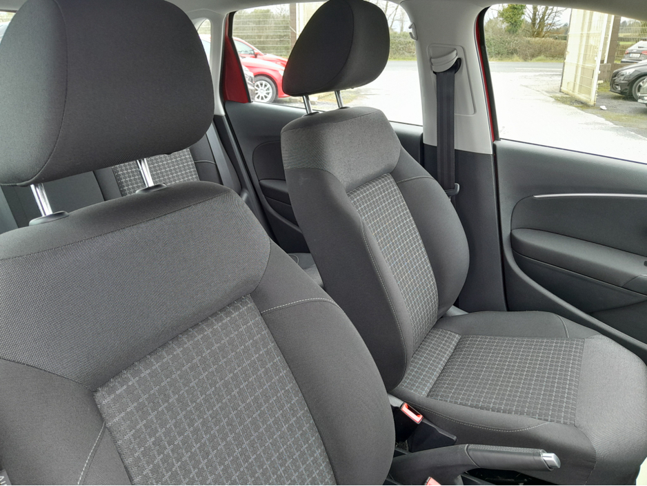 2016 Volkswagen Polo - image 23