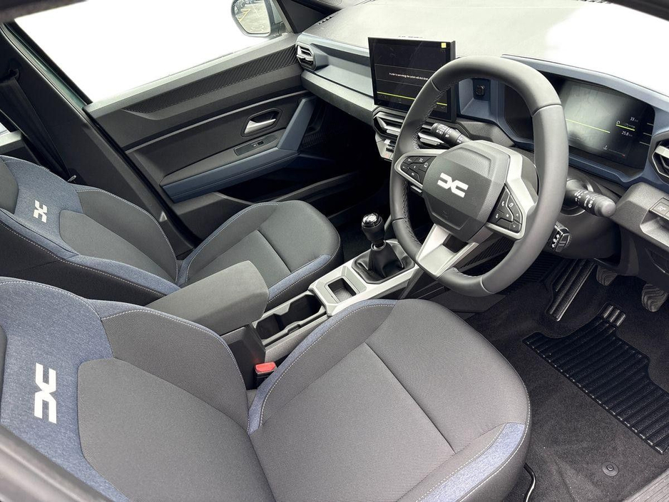2025 Dacia Duster - image 6
