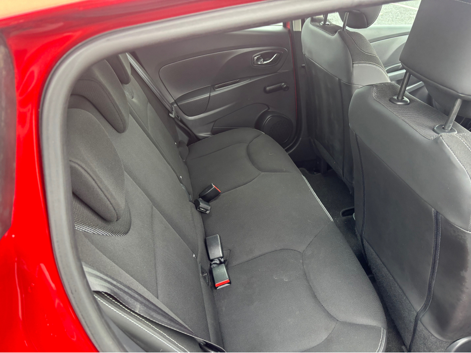 2013 Renault Clio - image 14