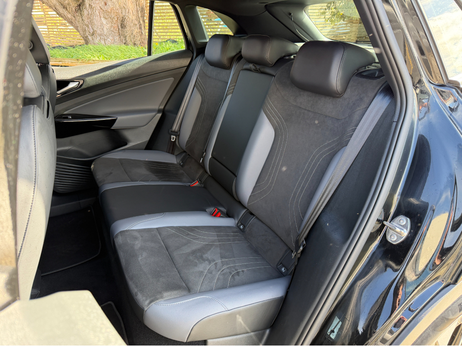 2023 Volkswagen ID.4 - image 23