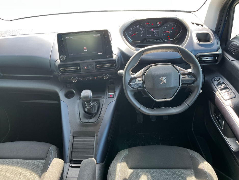 2022 Peugeot Rifter - image 15