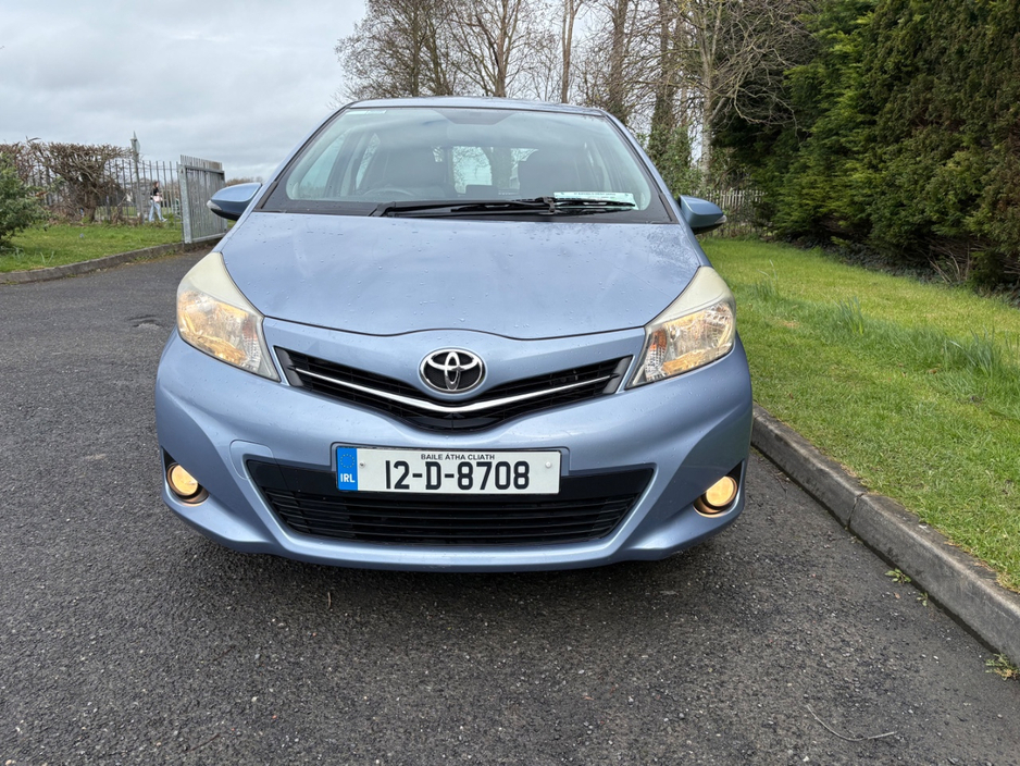 2012 Toyota Yaris - image 7