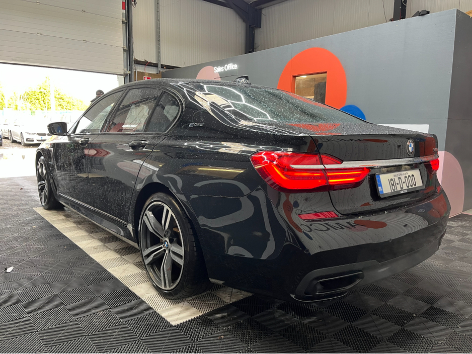 2018 BMW 7 Series 2018 BMW 740E iPERFORMANCE M-SPORT 2.0 AUTOMATIC / CRUISE CONTROL / 360° PARKING CAMERA / ELECTRIC MEMORY HEATED & MASSAGING SEATS / REAR HEATED SEATS / PADDLE SHIFTERS