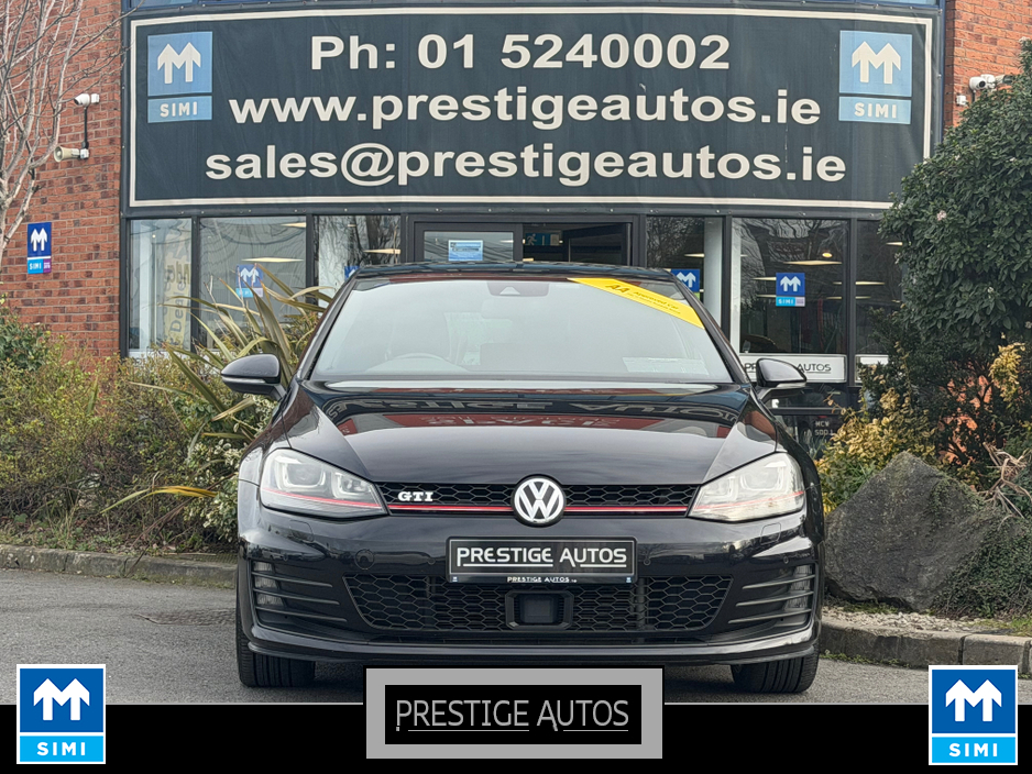 2015 Volkswagen Golf - image 2