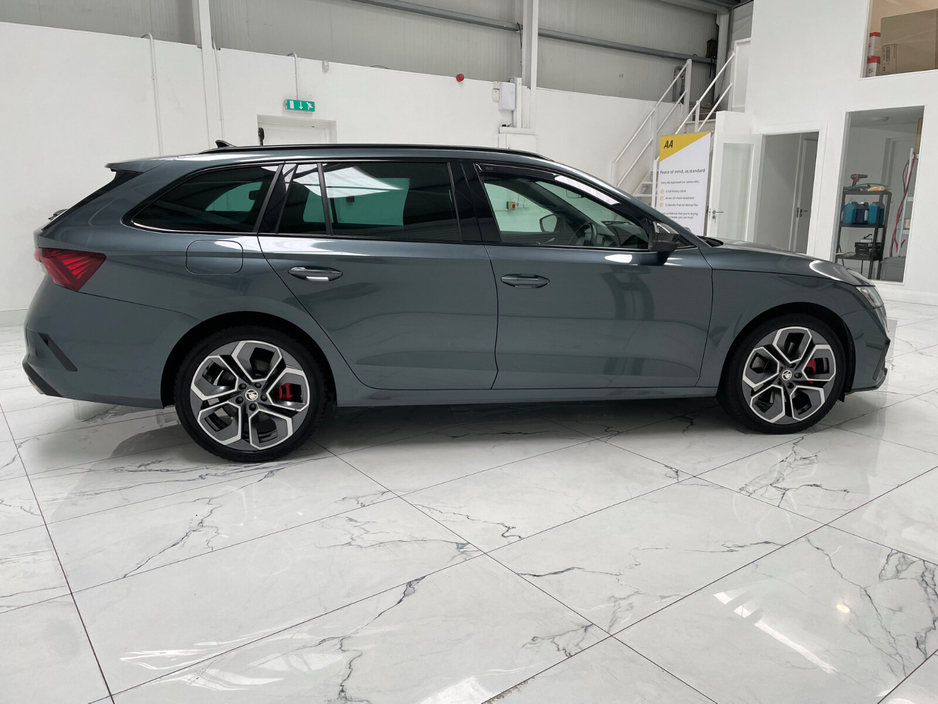 2021 Skoda Octavia - image 2