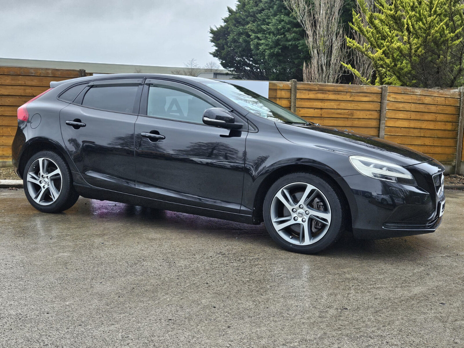 2016 Volvo V40 - image 10