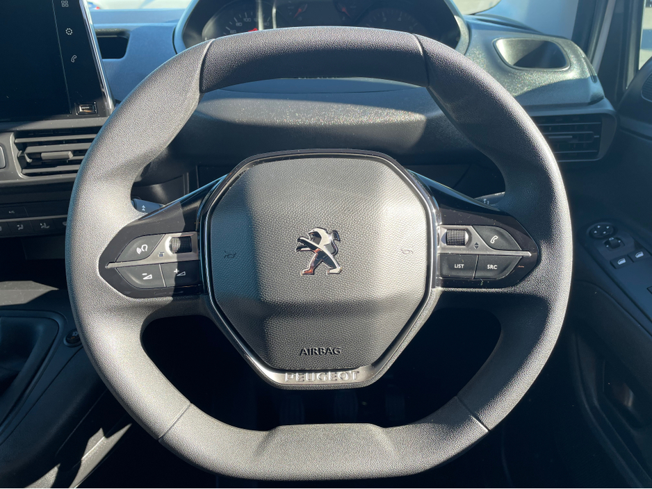 2024 Peugeot Partner - image 20