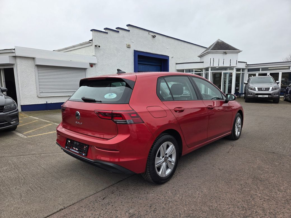 2022 Volkswagen Golf - image 8