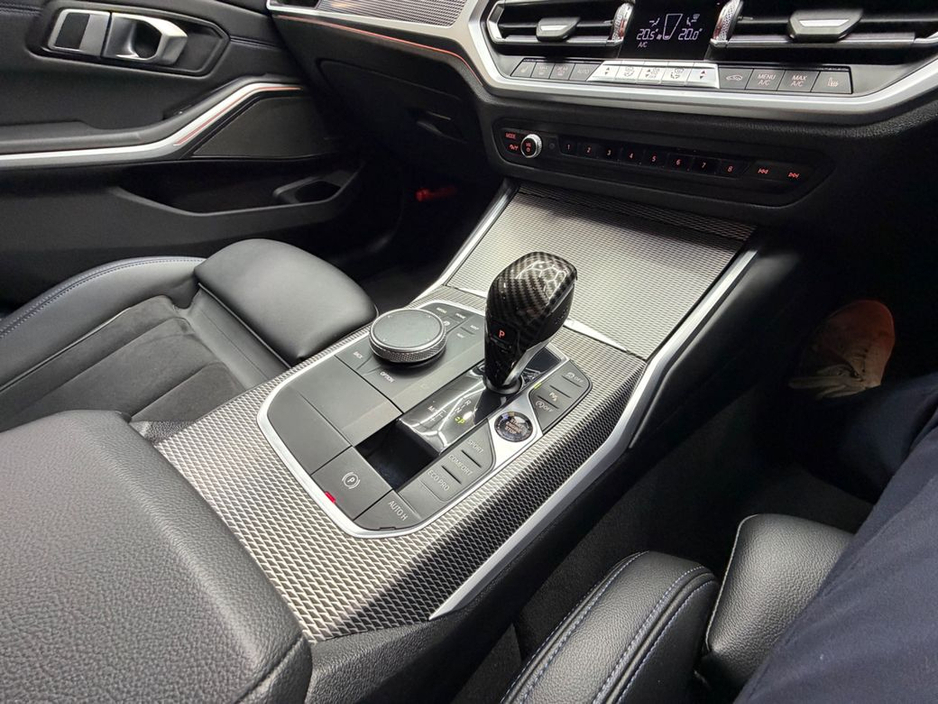 2019 BMW 3 Series - image 25